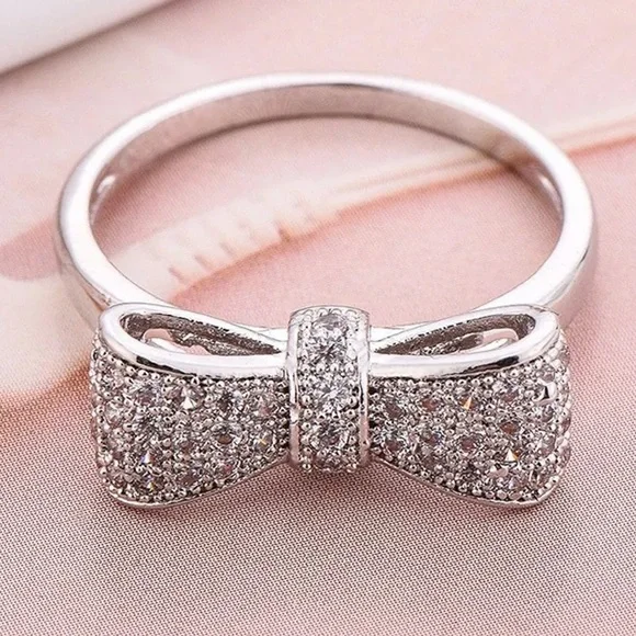 LAST ONE‼️ Silver Rhinestones Bow Diamond Ring - Picture 3 of 9